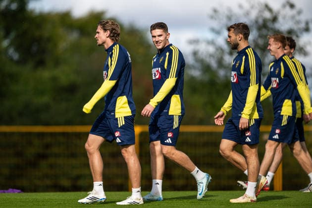 260922 Carl Starfelt, Viktor Gyökeres and Jesper Karlström of the Swedish men s national football team at a training session on September 22, 2026 in Stockholm. Photo: Johanna Säll BILDBYRAN kod JL JL0630 fotboll football soccer fotball nations league uefa nations league träning practice training sverige sweden sverige a bbeng Copyright: JOHANNAxSÄLL BB260922BB252