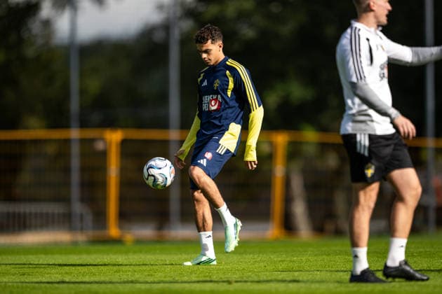 260922 Yasin Ayari of the Swedish men s national football team at a training session on September 22, 2026 in Stockholm. Photo: Johanna Säll BILDBYRAN kod JL JL0630 fotboll football soccer fotball nations league uefa nations league träning practice training sverige sweden sverige a bbeng Copyright: JOHANNAxSÄLL BB260922BB254