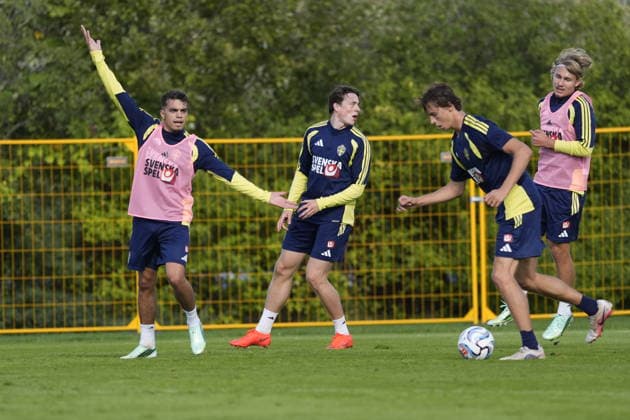 STOCKHOLM , SWEDEN 20260922 Sweden s Yasan Ayari, Elliot Stroud, Hampus Skoglund and Sebastian Nanasi football men gather at Bosön in Stockholm ahead of the upcoming Nations League matches. STOCKHOLM SWEDEN x10050x