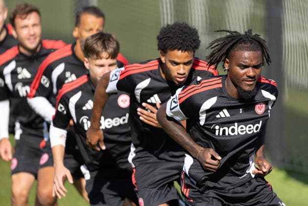 Training Eintracht Frankfurt Allen voran Lilian Brassier (Eintracht Frankfurt, 3). Training von Eintracht Frankfurt am 22. September 2026 im Deutsche Bank Park in Frankfurt am Main., Frankfurt am Main Hessen Deutschland Deutsche Bank Park