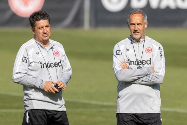 Training Eintracht Frankfurt Links Co-Trainer Christian Peintinger (Eintracht Frankfurt), rechts Trainer Adi Hütter (Eintracht Frankfurt). Training von Eintracht Frankfurt am 22. September 2026 im Deutsche Bank Park in Frankfurt am Main., Frankfurt am Main Hessen Deutschland Deutsche Bank Park