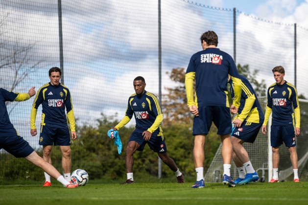 260922 Elliot Stroud and Paulos Abraham of the Swedish men s national football team at a training session on September 22, 2026 in Stockholm. Photo: Johanna Säll BILDBYRAN kod JL JL0630 fotboll football soccer fotball nations league uefa nations league träning practice training sverige sweden sverige a bbeng Copyright: JOHANNAxSÄLL BB260922BB298