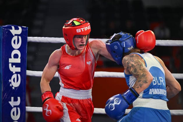 2026 European Boxing Elite Championships In Sofia - Quarter-Finals SOFIA, BULGARIA - SEPTEMBER 22: Poland s Natalia Kuczewska (red) in action against Belarus Yuliya Apanasovich (blue) during their Women s 51kg quarter-final bout at the 2026 European Boxing Elite Championships in Sofia, Bulgaria, on September 22, 2026. Sofia Bulgaria  Copyright: xArturxWidakx originalFilename:widak-european260922_npVXz.jpg