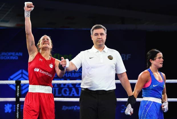 2026 European Boxing Elite Championships, Sofia, Bulgaria 22 9 2026 Women™s 51kg Quarter-Final Dania Moorehouse (Blue) vs Laura Fuentes Fernandez (Red) Spain™s Laura Fuentes Fernandez celebrates winning as Dania Moorehouse of Ireland looks on dejected Laura Fuentes Fernandez celebrates winning as Dania Moorehouse looks on dejected 22 9 2026  Copyright: xx VD5_1025