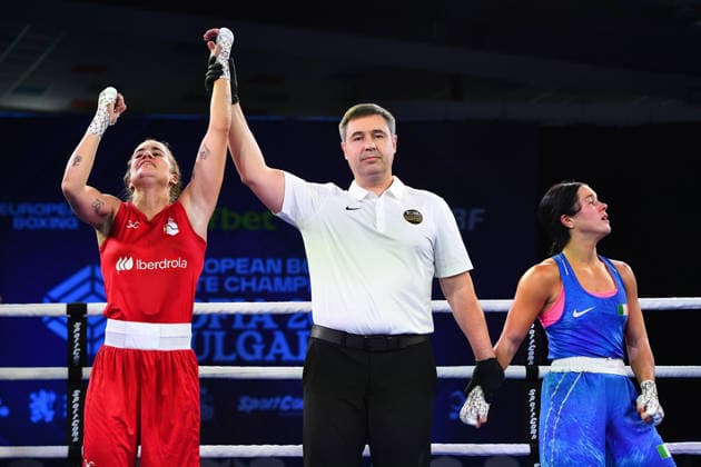 2026 European Boxing Elite Championships, Sofia, Bulgaria 22 9 2026 Women™s 51kg Quarter-Final Dania Moorehouse (Blue) vs Laura Fuentes Fernandez (Red) Spain™s Laura Fuentes Fernandez celebrates winning as Dania Moorehouse of Ireland looks on dejected Laura Fuentes Fernandez celebrates winning as Dania Moorehouse looks on dejected 22 9 2026  Copyright: xx VD5_1031