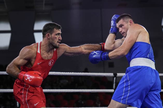 2026 European Boxing Championships in Bulgaria SOFIA, BULGARIA - SEPTEMBER 22: Emrah Yasar (red) of Turkiye competes against Moldova s Landrei Zaplitnii (blue) in the men s 90kg category during the 2026 European Boxing Championships at Asics Arena in Sofia, Bulgaria, on September 22, 2026. Osmancan Gurdogan Anadolu Sofia Bulgaria. Editorial use only. Please get in touch for any other usage.  Copyright: x2026xAnadoluxOsmancanxGurdoganx