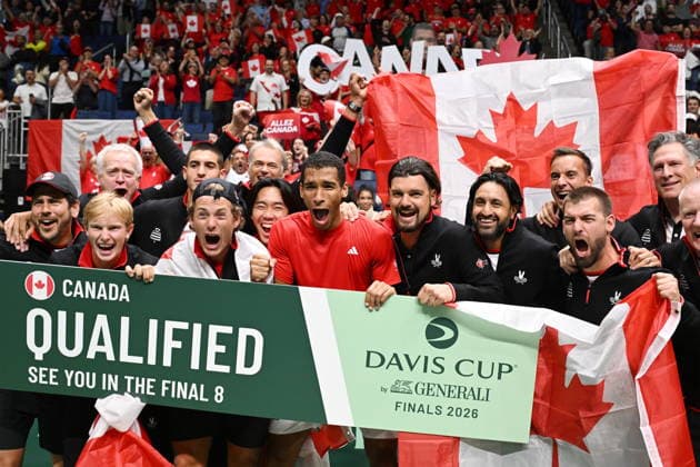 September 19, 2026, Quebec, Pq, Canada: Felix Auger-Aliassime of Canada, centre, celebrates with teammates after winning his match against Arthur Rinderknech of France and winning qualification at the Davis Cup qualifier second round at the Videotron Centre in Quebec City, Saturday, Sept. 19, 2026. Canada News - September 19, 2026  - ZUMAc35_ 20260919_zaf_c35_230 Copyright: xJacquesxBoissinotx