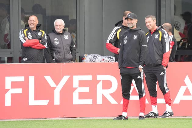 Berater Trainerstab Marc Kosicke (Deutschland Germany), Sportdirektor Rudi Völler (Deutschland Germany), Bundestrainer Jürgen Klopp (Deutschland Germany), Co-Trainer Assistenztrainer Peter Krawietz (Deutschland Germany) - Herzo Base 22.09.2026: Deutsche Nationalmannschaft Nations League Vorbereitung, Home Ground, HerzoBase, World of Adidas, Herzogenaurach