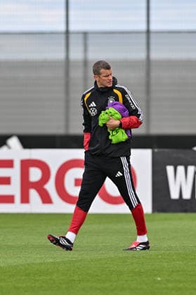 Medienaktivitäten DFB, 22.09.2026 HERZOGENAURACH, GERMANY; 22. SEPTEMBER: im Bild Co-Trainer Sven BENDER bei der ersten Trainingseinheit der Nationalmannschaft unter Jürgen KLOPP auf dem Trainingsgelände von Adidas in Herzogenaurach Copyright: xBEAUTIFULxSPORTS Goldbergx