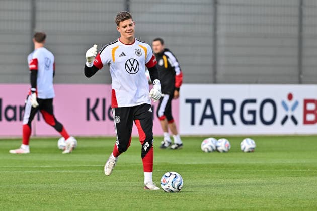 Medienaktivitäten DFB, 22.09.2026 HERZOGENAURACH, GERMANY; 22. SEPTEMBER: im Bild Finn DAHMEN vom FC Augsburg bei der ersten Trainingseinheit der Nationalmannschaft unter Jürgen KLOPP auf dem Trainingsgelände von Adidas in Herzogenaurach Copyright: xBEAUTIFULxSPORTS Goldbergx