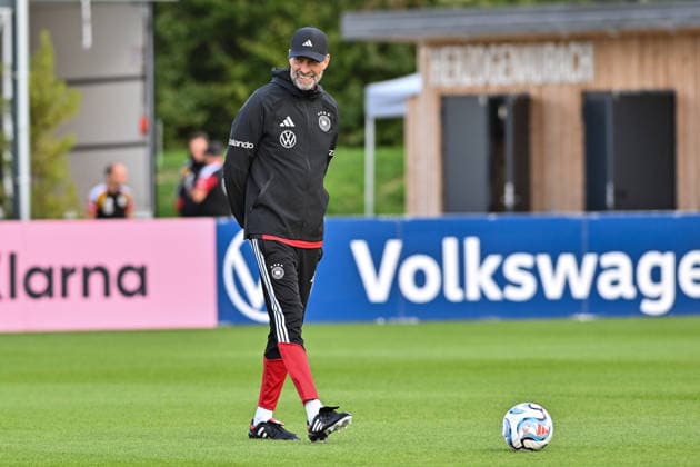 Medienaktivitäten DFB, 22.09.2026 HERZOGENAURACH, GERMANY; 22. SEPTEMBER: im Bild neu Nationaltrainer Jürgen KLOPP bei der ersten Trainingseinheit der Nationalmannschaft unter Jürgen KLOPP auf dem Trainingsgelände von Adidas in Herzogenaurach Copyright: xBEAUTIFULxSPORTS Goldbergx