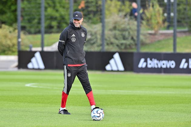 Medienaktivitäten DFB, 22.09.2026 HERZOGENAURACH, GERMANY; 22. SEPTEMBER: im Bild neu Nationaltrainer Jürgen KLOPP bei der ersten Trainingseinheit der Nationalmannschaft unter Jürgen KLOPP auf dem Trainingsgelände von Adidas in Herzogenaurach Copyright: xBEAUTIFULxSPORTS Goldbergx