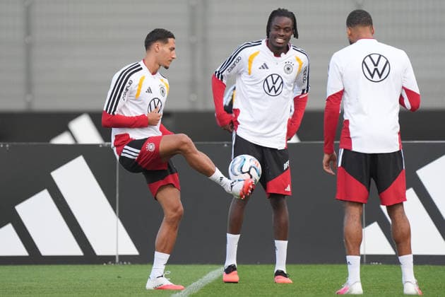Younes Ebnoutalib (Deutschland Germany) mit Yann Aurel Bisseck - Herzo Base 22.09.2026: Deutsche Nationalmannschaft Nations League Vorbereitung, Home Ground, HerzoBase, World of Adidas, Herzogenaurach