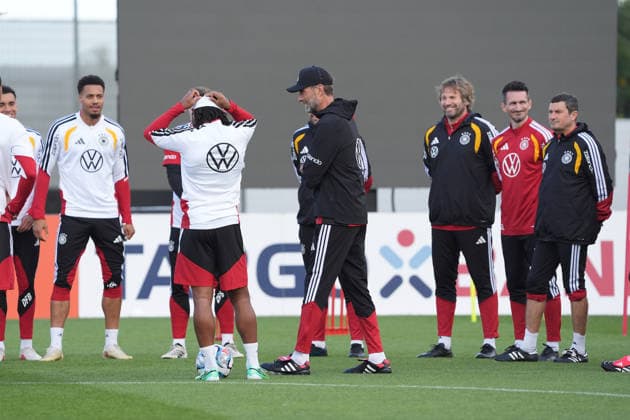 Ansprache vom neuen Bundestrainer Jürgen Klopp an die Mannschaft - Herzo Base 22.09.2026: Deutsche Nationalmannschaft Nations League Vorbereitung, Home Ground, HerzoBase, World of Adidas, Herzogenaurach