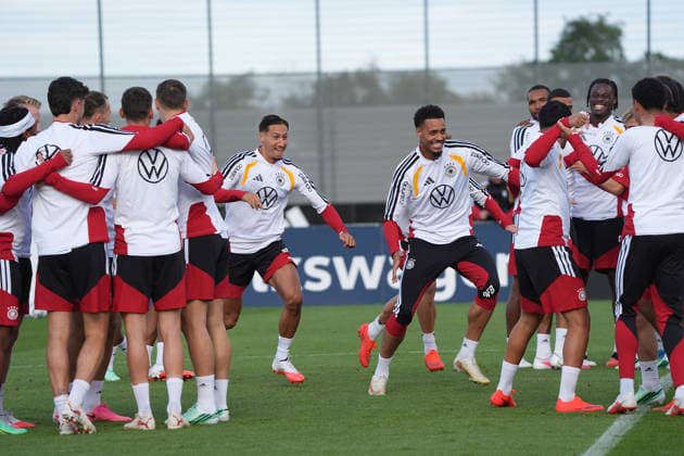 Spaß bei den Teambuilding Spielformen, Younes Ebnoutalib (Deutschland Germany), Felix Nmecha (Deutschland Germany) - Herzo Base 22.09.2026: Deutsche Nationalmannschaft Nations League Vorbereitung, Home Ground, HerzoBase, World of Adidas, Herzogenaurach