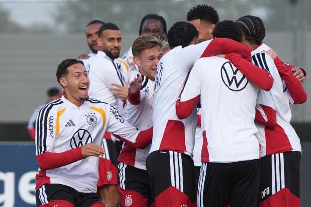 Spaß bei den Teambuilding Spielformen, Younes Ebnoutalib (Deutschland Germany), Joshua Kimmich (Deutschland Germany) - Herzo Base 22.09.2026: Deutsche Nationalmannschaft Nations League Vorbereitung, Home Ground, HerzoBase, World of Adidas, Herzogenaurach