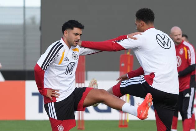 Felix Nmecha (Deutschland Germany), Nadiem Amiri (Deutschland Germany) beim Warmmachen - Herzo Base 22.09.2026: Deutsche Nationalmannschaft Nations League Vorbereitung, Home Ground, HerzoBase, World of Adidas, Herzogenaurach