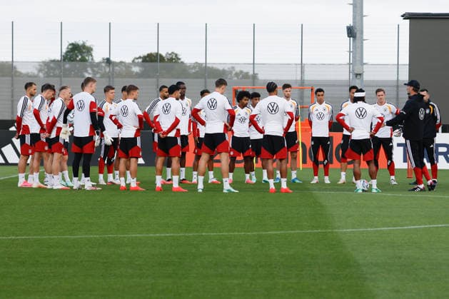 Im Bild: Das DFB-Team macht Trainingsuebungen zusammen 22.09.2026, Medientraining der deutschen Nationalmannschaft mit Juergen Klopp, Deutschland, Herzogenaurach, Medienzentrum, DFL REGULATIONS PROHIBIT ANY USE OF PHOTOGRAPHS AS IMAGE SEQUENCES AND OR QUASI-VIDEO. Copyright: HMBxMedia xJulienxBecker