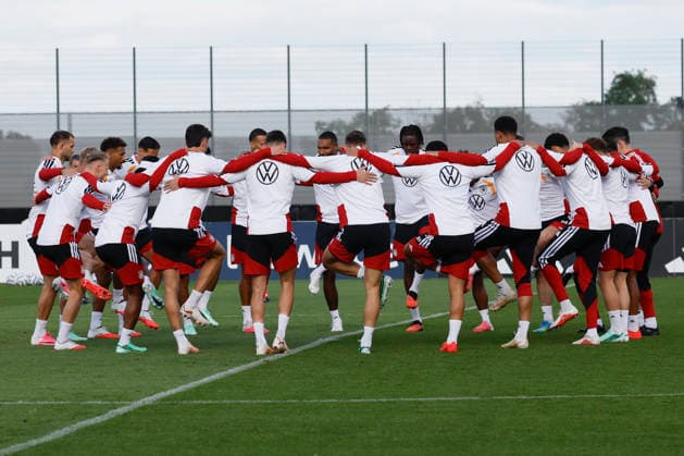 Im Bild: Das DFB-Team macht Trainingsuebungen zusammen 22.09.2026, Medientraining der deutschen Nationalmannschaft mit Juergen Klopp, Deutschland, Herzogenaurach, Medienzentrum, DFL REGULATIONS PROHIBIT ANY USE OF PHOTOGRAPHS AS IMAGE SEQUENCES AND OR QUASI-VIDEO. Copyright: HMBxMedia xJulienxBecker