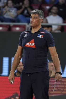 France v Romania - CEV Men s European Volleyball Championship 2026 quarterfinal SOFIA, BULGARIA - SEPTEMBER 22: France national volleyball team head coach Andrea Giani watches the CEV 2026 European Men s Volleyball Championship quarterfinal match between France and Romania at Arena 8888 in Sofia, Bulgaria, on September 22, 2026. Osmancan Gurdogan Anadolu Sofia Bulgaria. Editorial use only. Please get in touch for any other usage.  Copyright: x2026xAnadoluxOsmancanxGurdoganx