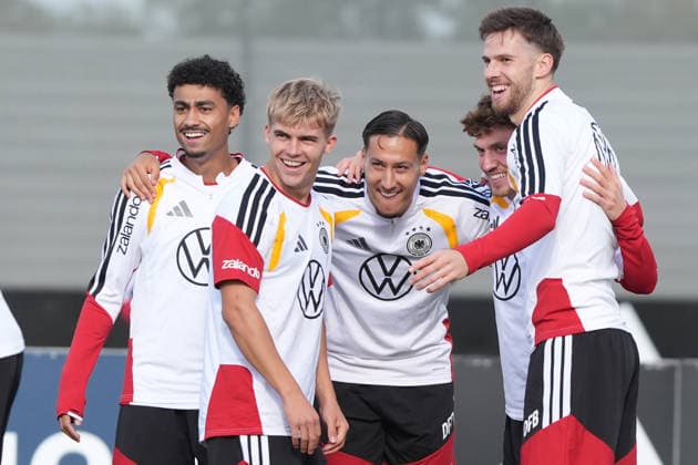 Nathaniel Brown (Deutschland Germany), Younes Ebnoutalib (Deutschland Germany), Hennes Behrens, Max Rosenfelder (Deutschland Germany), Philipp Treu (Deutschland Germany) haben Spaß an den Spielformen - Herzo Base 22.09.2026: Deutsche Nationalmannschaft Nations League Vorbereitung, Home Ground, HerzoBase, World of Adidas, Herzogenaurach