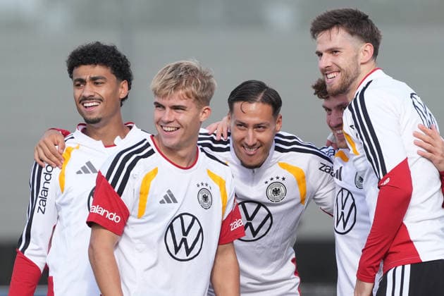 Nathaniel Brown (Deutschland Germany), Younes Ebnoutalib (Deutschland Germany), Hennes Behrens, Max Rosenfelder (Deutschland Germany), Philipp Treu (Deutschland Germany) haben Spaß an den Spielformen - Herzo Base 22.09.2026: Deutsche Nationalmannschaft Nations League Vorbereitung, Home Ground, HerzoBase, World of Adidas, Herzogenaurach