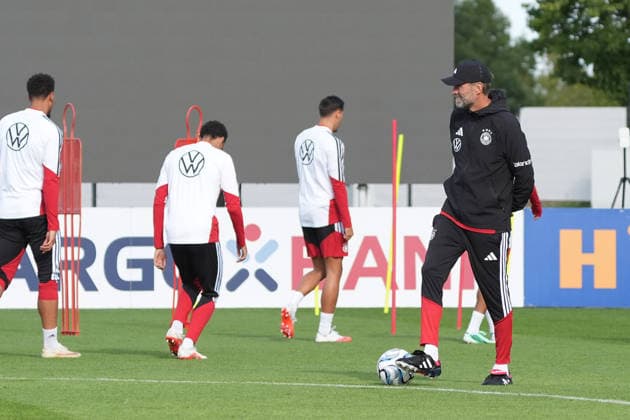 Bundestrainer Jürgen Klopp (Deutschland Germany) im Training mit dem Team - Herzo Base 22.09.2026: Deutsche Nationalmannschaft Nations League Vorbereitung, Home Ground, HerzoBase, World of Adidas, Herzogenaurach