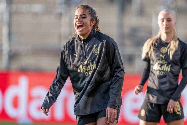 Mary Fowler (Manchester City WFC, 08) lachend beim Aufwaermen GER, FC Bayern Muenchen Frauen vs. Manchester City WFC, UEFA Womans Champions League, Ligaphase, 1. Spieltag, Spielzeit 2026 2027, 22.09.2026 (DFL DFB REGULATIONS PROHIBIT ANY USE OF PHOTOGRAPHS as IMAGE SEQUENCES and or QUASI-VIDEO). Foto: HMB Media Heike Feiner Copyright: HMBxMedia HeikexFeiner