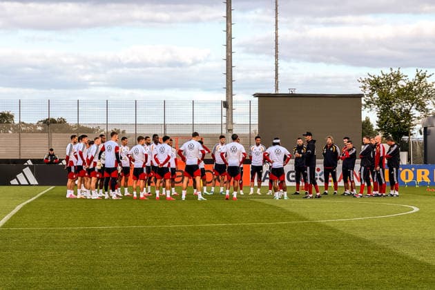 Bundestrainer Jürgen Klopp (Deutschland Germany) bei seiner Ansprache an die Mannschaft - Herzo Base 22.09.2026: Deutsche Nationalmannschaft Nations League Vorbereitung, Home Ground, HerzoBase, World of Adidas, Herzogenaurach