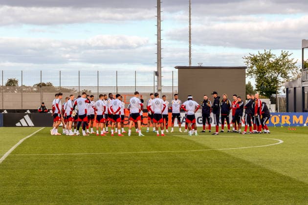 Bundestrainer Jürgen Klopp (Deutschland Germany) bei seiner Ansprache an die Mannschaft - Herzo Base 22.09.2026: Deutsche Nationalmannschaft Nations League Vorbereitung, Home Ground, HerzoBase, World of Adidas, Herzogenaurach