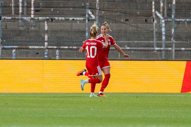 Fussball: UEFA Womens Champions League, 1. Spieltag, FC Bayern München Frauen - Manchester City Womens Football Club am 22.09.2026 in München (Sportpark Unterhaching), Deutschland, Saison 2026 2027: Tor Giulia Gwinn (FC Bayern München, 7) Jubel 1:0 München Sportpark Unterhaching Deutschland Copyright: xPhilippxImhofx