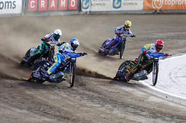 VÄSTERVIK, SWEDEN 20260922 Dackarna s Bastian Pedersen and Patryk Dudek against Västervik s Mads Hansen and Max Fricke in the first heat during Tuesday s decisive Swedish Championship final in speedway between Västervik and Dackarna at Hejla Arena in Västervik. VÄSTERVIK SWEDEN x60160x