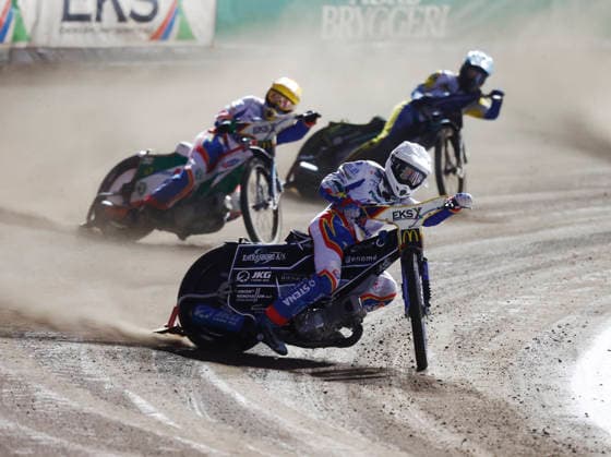 VÄSTERVIK, SVERIGE 20260922 Dackarnas Andreas Lyager i täten i fjärde heatet under tisdagens avgörande SM-final i speedway mellan Västervik och Dackarna pa Hejla Arena i Västervik. VÄSTERVIK SVERIGE x60160x