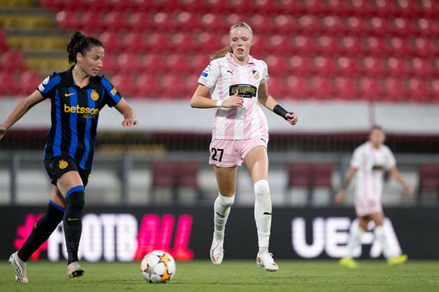 260922 Thelma Palmadottir of Häcken during the Women s Champions League football match between Inter and Häcken on September 22, 2026 in Monza. Photo: Carl Sandin BILDBYRAN kod CS CS0982 fotboll football soccer fotball uefa womens champions league inter häcken dam bbeng fotboll football soccer fotball uefa womens champions league inter häcken dam bbeng Copyright: CARLxSANDIN BB260922CS071