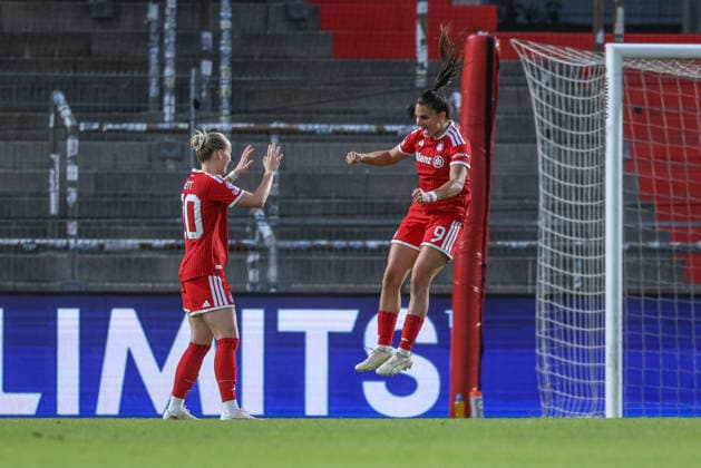 GER, München, FC Bayern München vs Manchester City, Womens Champions League, Fussball, UEFA, Spielzeit 2026 2027, uhlsport Park, 1. Spieltag im Bild: Jovana Damnjanović (FC Bayern München Frauen 9), Tor, Jubel und Freude, Emotionen, goal scored DFB DFL REGULATIONS PROHIBIT ANY USE OF PHOTOGRAPHS AS IMAGE SEQUENCES AND OR QUASI-VIDEO, 22.09.2026 Copyright: HMBxMedia HendrikxHamelau