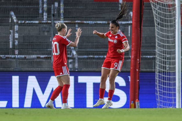 GER, München, FC Bayern München vs Manchester City, Womens Champions League, Fussball, UEFA, Spielzeit 2026 2027, uhlsport Park, 1. Spieltag im Bild: Jovana Damnjanović (FC Bayern München Frauen 9), Tor, Jubel und Freude, Emotionen, goal scored DFB DFL REGULATIONS PROHIBIT ANY USE OF PHOTOGRAPHS AS IMAGE SEQUENCES AND OR QUASI-VIDEO, 22.09.2026 Copyright: HMBxMedia HendrikxHamelau