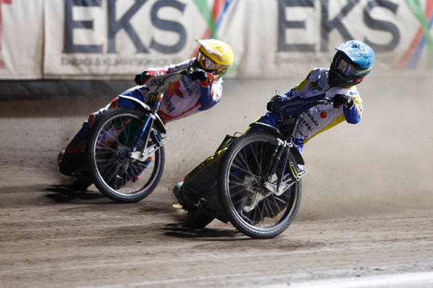 VÄSTERVIK, SVERIGE 20260922 Dackarnas Thomas Jonasson och Västerviks Rohan Tungate i nionde heatet under tisdagens avgörande SM-final i speedway mellan Västervik och Dackarna pa Hejla Arena i Västervik. VÄSTERVIK SVERIGE x60160x