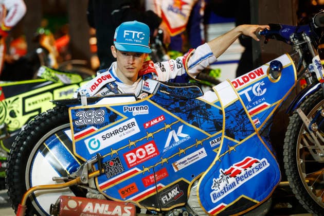 VÄSTERVIK, SVERIGE 20260922 Dackarnas Bastian Pedersen i depan under tisdagens avgörande SM-final i speedway mellan Västervik och Dackarna pa Hejla Arena i Västervik. VÄSTERVIK SVERIGE x60160x