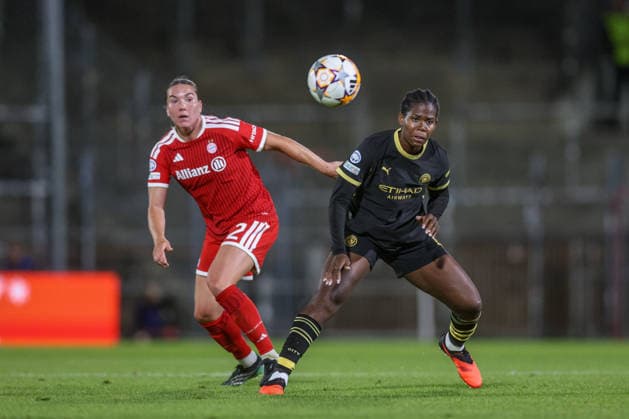 GER, München, FC Bayern München vs Manchester City, Womens Champions League, Fussball, UEFA, Spielzeit 2026 2027, uhlsport Park, 1. Spieltag im Bild v.l.: Vanessa Gilles (FC Bayern München Frauen 2), Khadija Shaw (Manchester City Frauen 9) DFB DFL REGULATIONS PROHIBIT ANY USE OF PHOTOGRAPHS AS IMAGE SEQUENCES AND OR QUASI-VIDEO, 22.09.2026 Copyright: HMBxMedia HendrikxHamelau