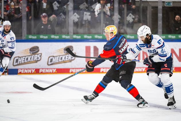 22.09.2026 - Eishockey - Saison 2026 2027 - Penny DEL - Nürnberg Ice Tigers Icetigers - Adler Mannheim - ThHa - xthxhax - Noah Samanski (8, Nürnberg Ice Tigers, NIT ) Anthony Greco (44, Adler Mannheim )
