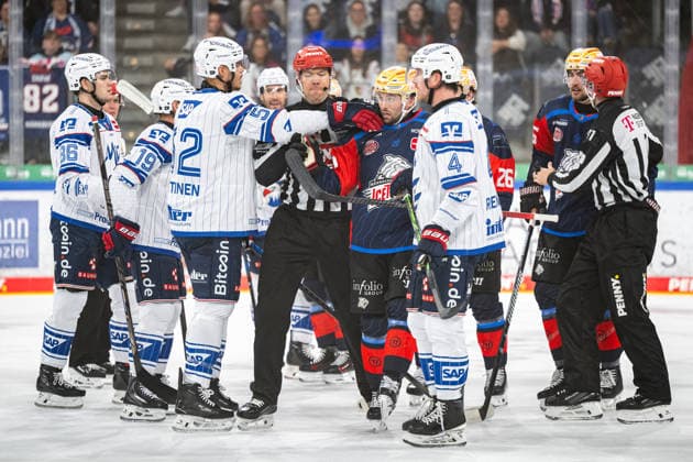 22.09.2026 - Eishockey - Saison 2026 2027 - Penny DEL - Nürnberg Ice Tigers Icetigers - Adler Mannheim - ThHa - xthxhax - Nicolas Mattinen (52, Adler Mannheim ) Evan Barratt (10, Nürnberg Ice Tigers, NIT )