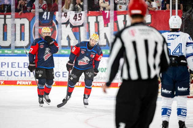 22.09.2026 - Eishockey - Saison 2026 2027 - Penny DEL - Nürnberg Ice Tigers Icetigers - Adler Mannheim - ThHa - xthxhax - traurig, enttäuscht Evan Barratt (10, Nürnberg Ice Tigers, NIT )