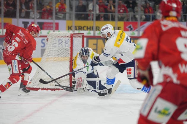 Biel Bienne, Switzerland - September 22: Fabio Hofer (16 EHCB) in action against Goalkeeper Philip Wuthrich (30 HCAP) and Isacco Dotti (7 HCAP) during the National League match between EHC Biel-Bienne and HC Ambri-Piotta at Tissot Arena on September 22, 2026 in Biel Bienne, Switzerland. Copyright: xKjetilxWaberx xSPPx Sportspressphoto_SPR237218