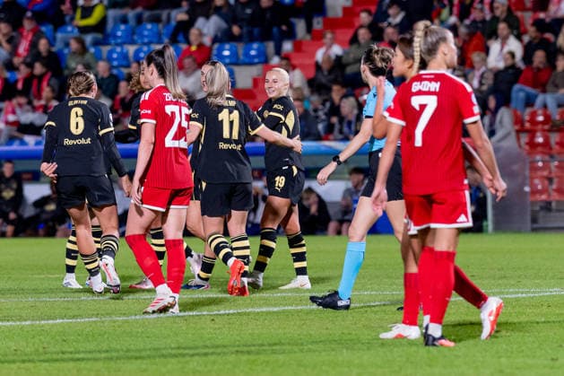 Die Spielerinnen von Manchester bejubeln das Tor von Carlotta Wamser (Manchester City WFC, 37) zum 2:2 - Ausgleich GER, FC Bayern Muenchen Frauen vs. Manchester City WFC, UEFA Womans Champions League, Ligaphase, 1. Spieltag, Spielzeit 2026 2027, 22.09.2026 (DFL DFB REGULATIONS PROHIBIT ANY USE OF PHOTOGRAPHS as IMAGE SEQUENCES and or QUASI-VIDEO). Foto: HMB Media Franz Feiner Copyright: HMBxMedia FranzxFeiner