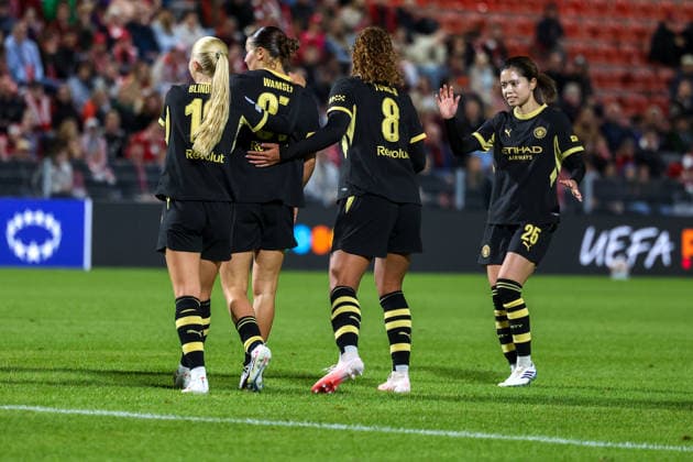 Fussball: Europa: UEFA Women s Champions League 2026 2027 - 1. Spieltag der Ligaphase, 22.09.2026, 18:45 Uhr - FC Bayern München Frauen vs. Manchester City Women - Sportpark Unterhaching (Unterhaching, Deutschland); Torjubel von Man City zum 2:2 Ausgleich Unterhaching (München) Sportpark Unterhaching Bayern Deutschland Copyright: xAmiirxAmedjouax