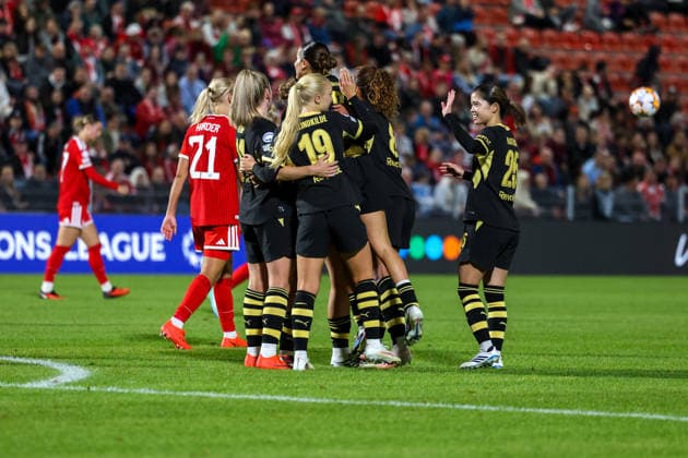 Fussball: Europa: UEFA Women s Champions League 2026 2027 - 1. Spieltag der Ligaphase, 22.09.2026, 18:45 Uhr - FC Bayern München Frauen vs. Manchester City Women - Sportpark Unterhaching (Unterhaching, Deutschland); Torjubel von Man City zum 2:2 Ausgleich Unterhaching (München) Sportpark Unterhaching Bayern Deutschland Copyright: xAmiirxAmedjouax