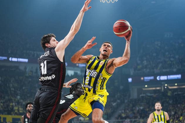 Fenerbahce Tarfin v Besiktas - Turkish Basketball Presidential Cup Final ISTANBUL, TURKIYE - SEPTEMBER 22: Fenerbahce Tarfin s Wade Baldwin (R) competes with Besiktas Metecan Birsen (L) during the 39th Presidential Cup basketball match between Fenerbahce Tarfin and Besiktas at Sinan Erdem Dome in Istanbul, Turkiye, on September 22, 2026. Cemal Yurttas Anadolu Istanbul Turkey. Editorial use only. Please get in touch for any other usage.  Copyright: x2026xAnadoluxCemalxYurttasx