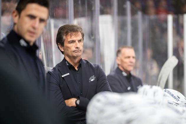 Dallas Eakins (Trainer, Coach, Headcoach, Adler Mannheim ), Nuernberg Ice Tigers vs. Adler Mannheim, Eishockey, Penny DEL, 3. Spieltag, 21.09.2026, Nuernberg Ice Tigers vs. Adler Mannheim, Eishockey, Penny DEL, 3. Spieltag, 21.09.2026 Copyright: xEibner-Pressefoto ThomasxHahnx EP_NIT