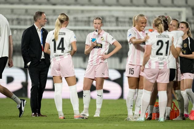 260922 Emma Östlund of Häcken looks dejected after the Women s Champions League football match between Inter and Häcken on September 22, 2026 in Monza. Photo: Carl Sandin BILDBYRAN kod CS CS0982 fotboll football soccer fotball uefa womens champions league inter häcken dam bbeng fotboll football soccer fotball uefa womens champions league inter häcken dam bbeng depp Copyright: CARLxSANDIN BB260922CS090
