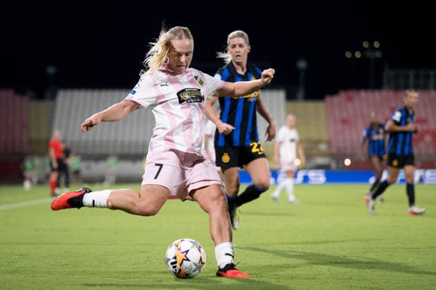 260922 Pernille Sanvig of Häcken during the Women s Champions League football match between Inter and Häcken on September 22, 2026 in Monza. Photo: Carl Sandin BILDBYRAN kod CS CS0982 fotboll football soccer fotball uefa womens champions league inter häcken dam bbeng fotboll football soccer fotball uefa womens champions league inter häcken dam bbeng Copyright: CARLxSANDIN BB260922CS107